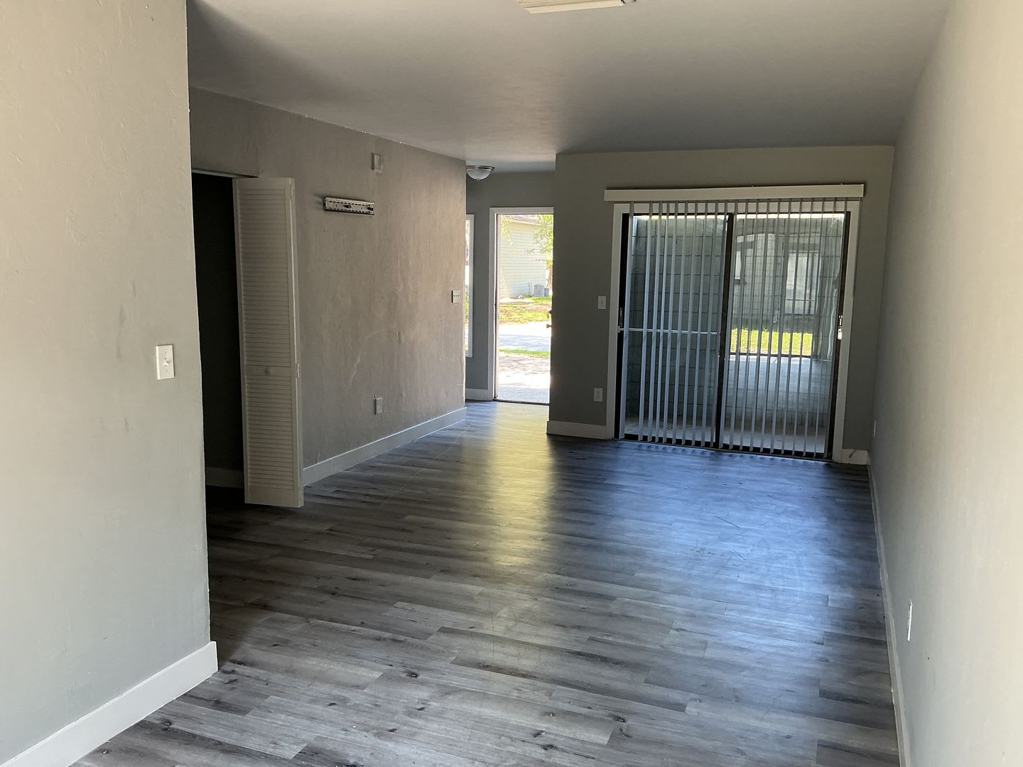 617 SW 69th St – photo 1