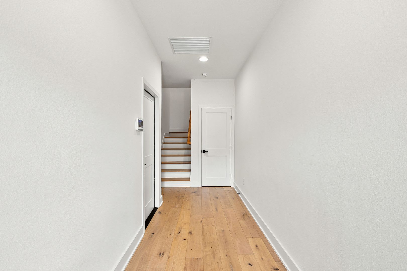 GORGEOUS Like NEW 4/3.5 CUSTOM TOWNHOME – photo 3