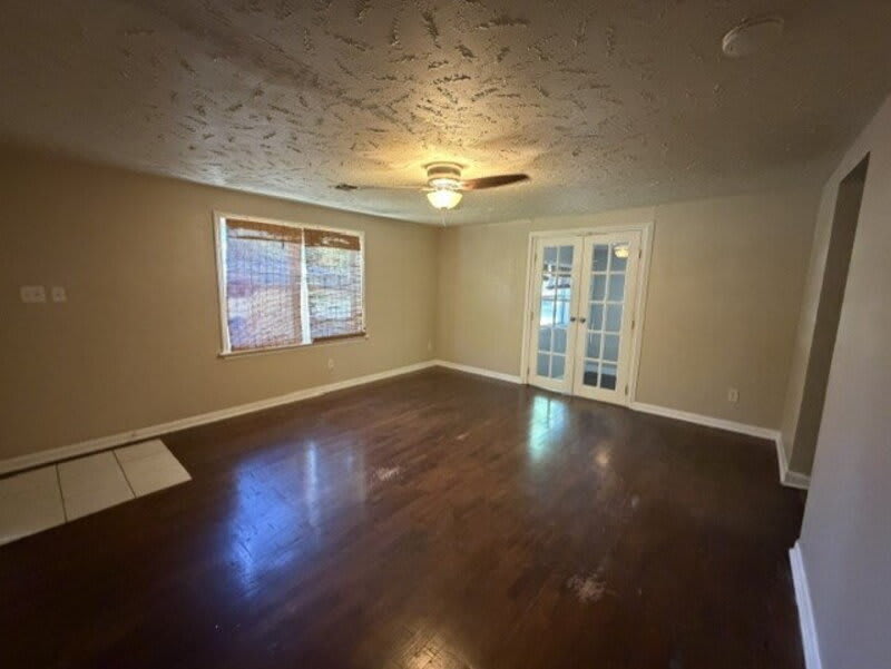 1439 S West Ave – photo 2