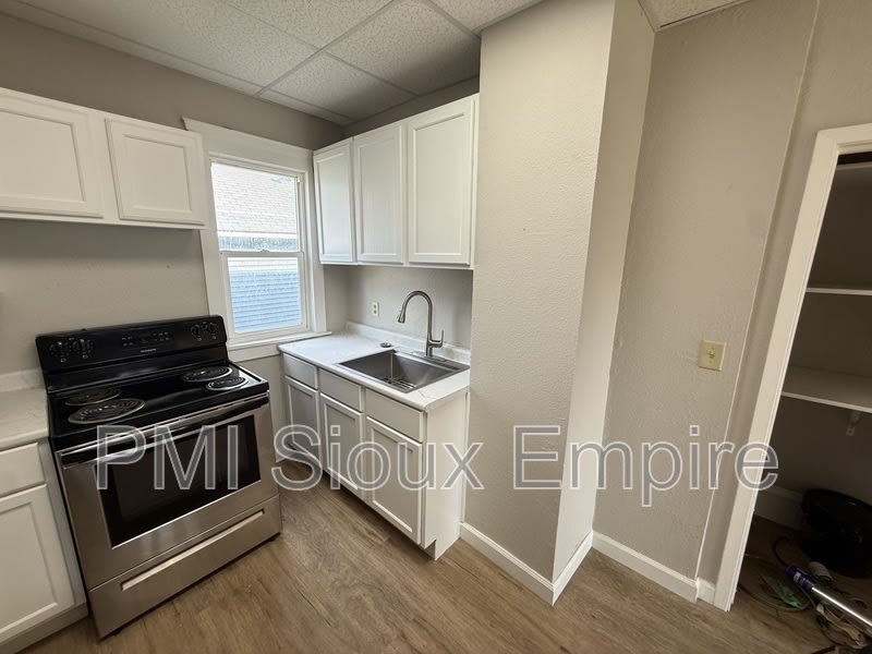 918 w 10th st – photo 3