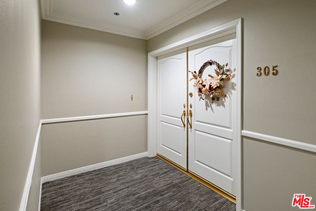 575 S Barrington Ave – photo 2