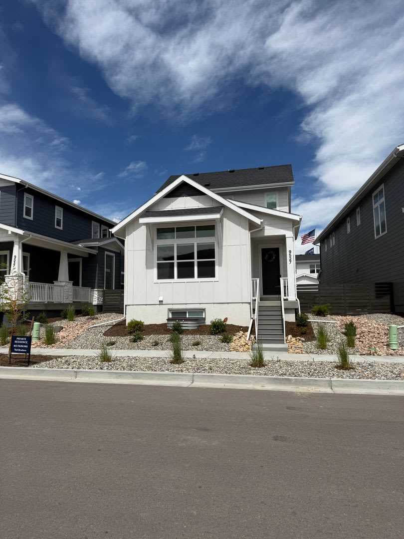 Stunning LIKE NEW 4 Bedroom in Wolf Ranch – photo 2