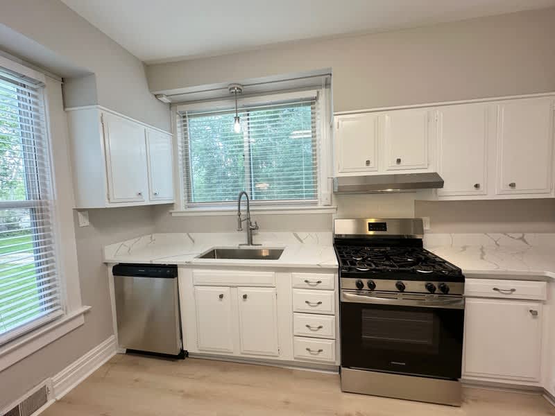438 Ada St – photo 5