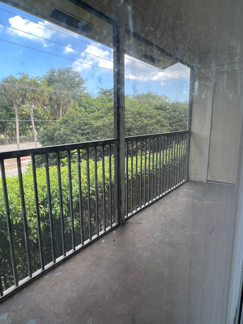 Beautiful Apartment in Gated Community FULL SIZE washer/dryer – photo 2