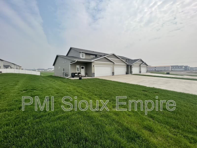 5510 E Lebridge st – photo 1
