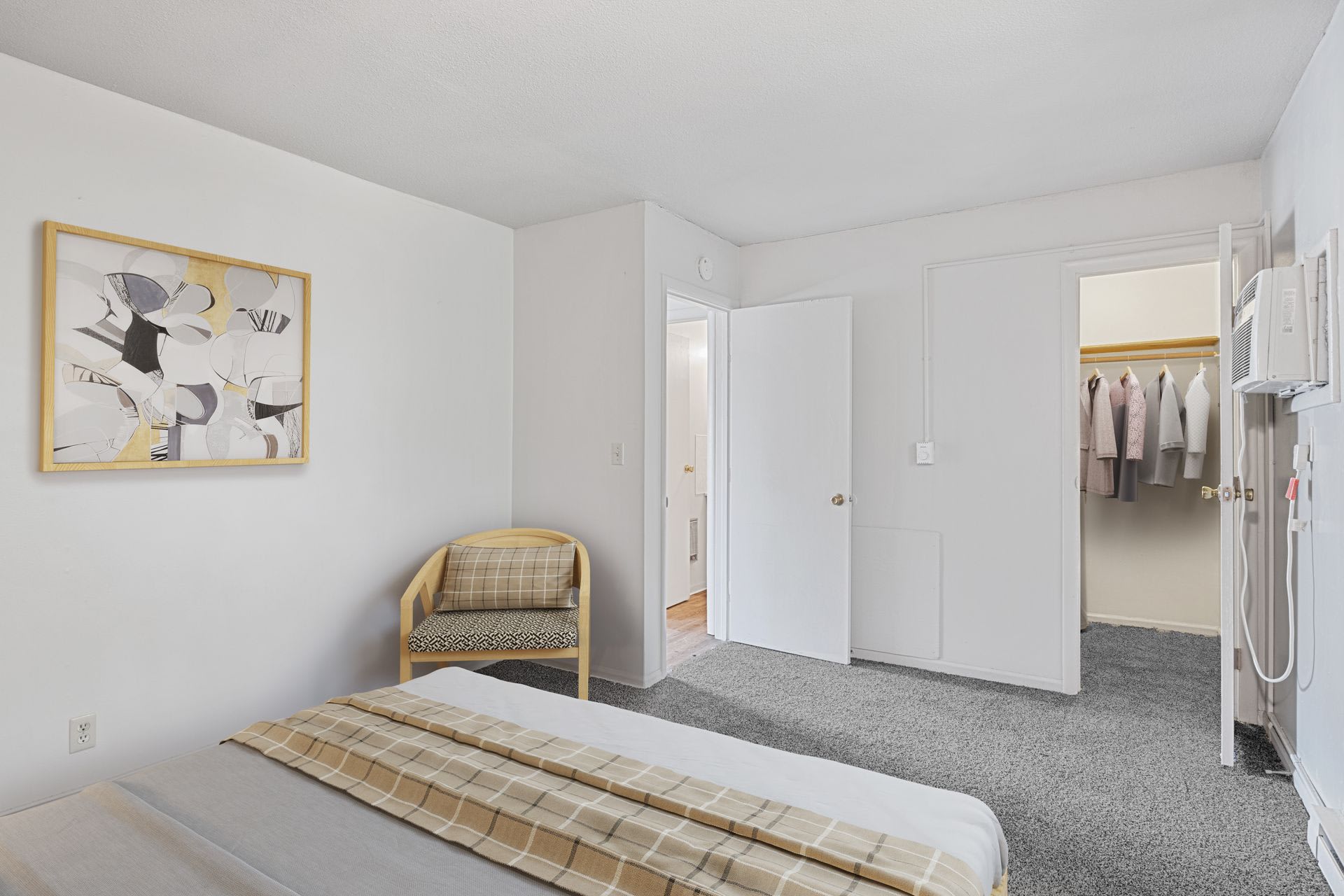 University Apartments – photo 3