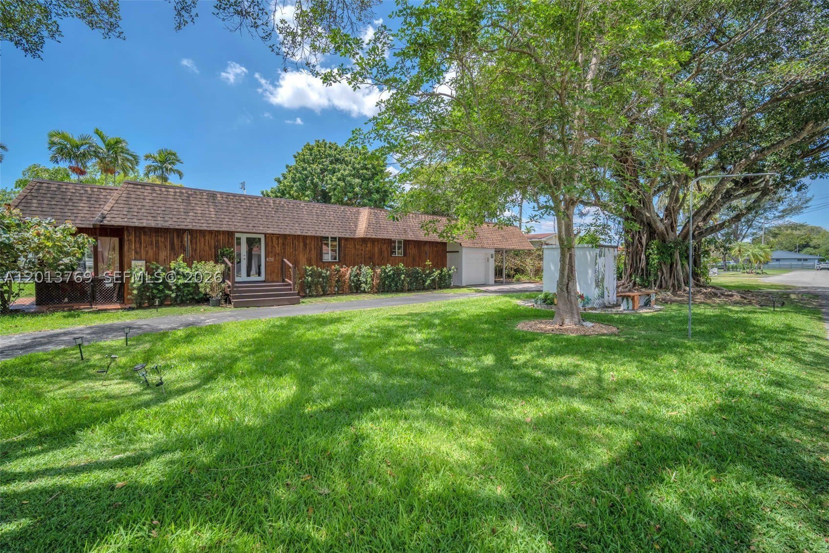 470 NE 113th St – photo 1