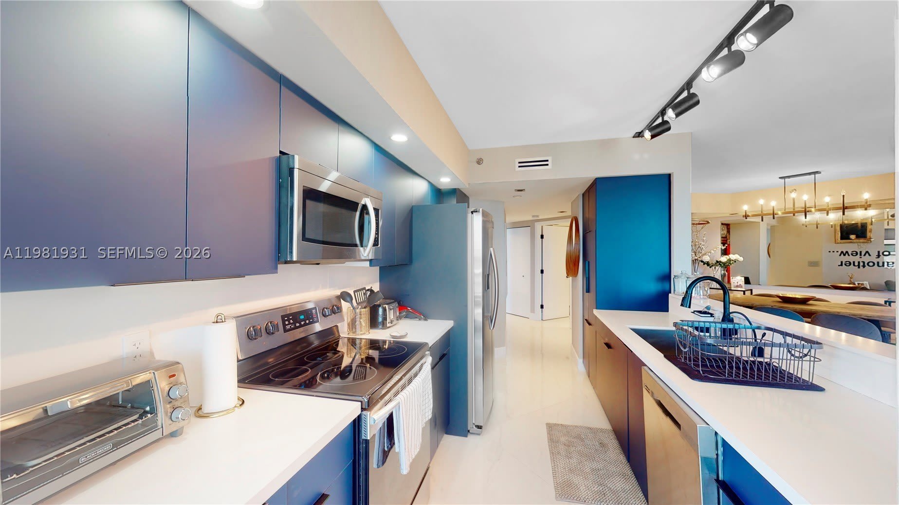 1000 Island Blvd – photo 4