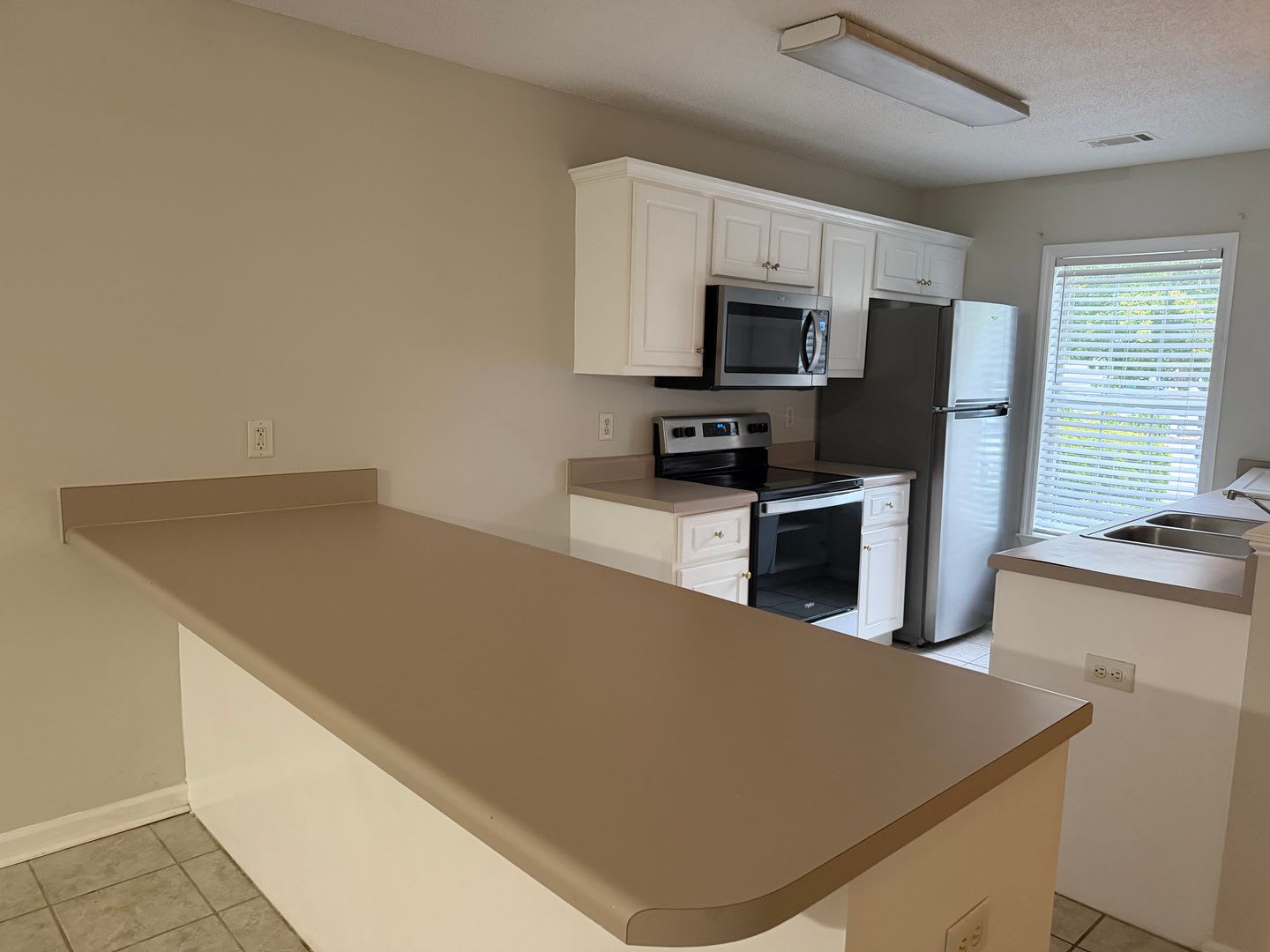2BR 2BA No Carpet – photo 2
