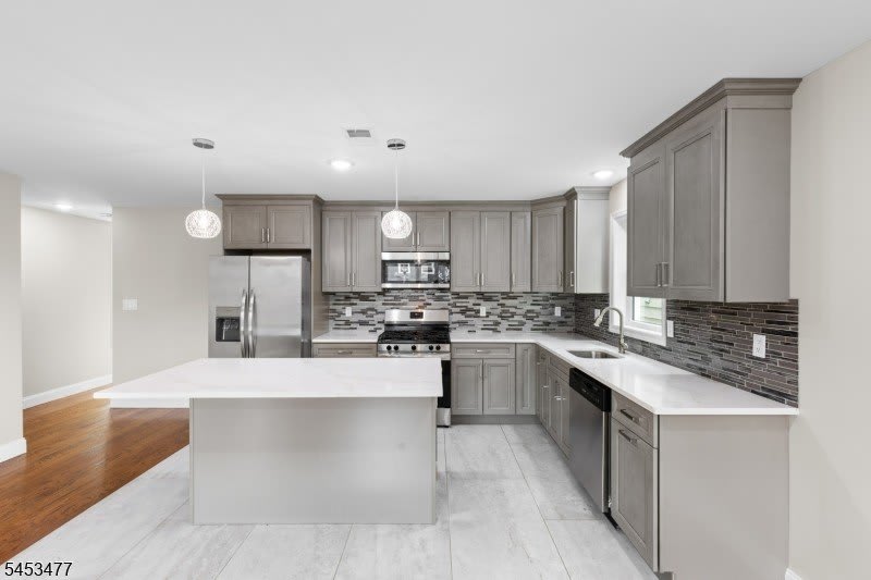 806 2Nd Ave – photo 5