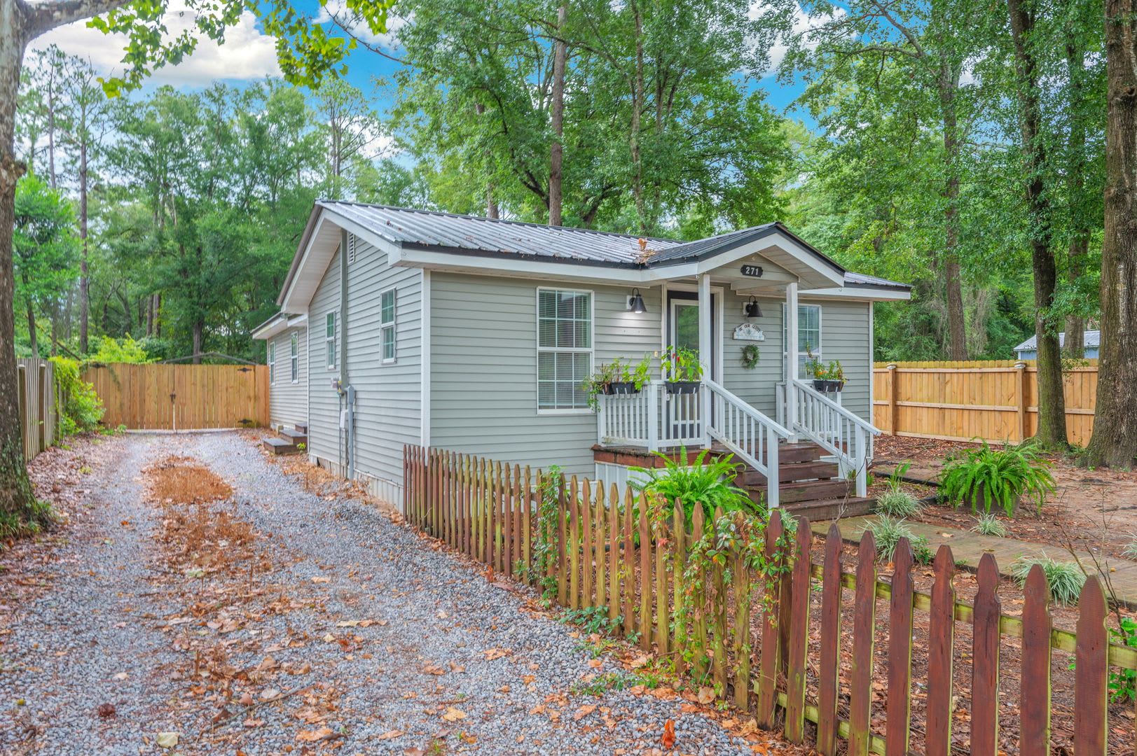 MOVE IN SPECIAL!! $500 off first month's rent! – photo 3