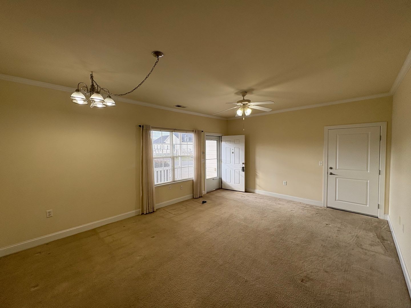 For Rent – photo 2
