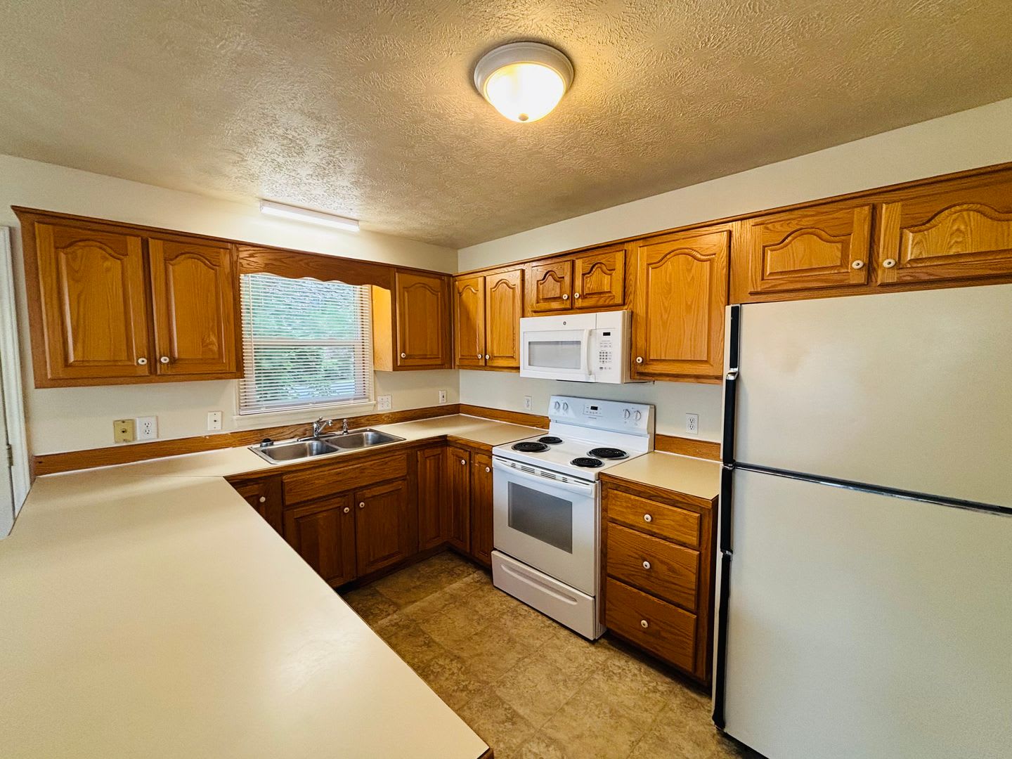 3 Bedroom, 2 Bath House – photo 4
