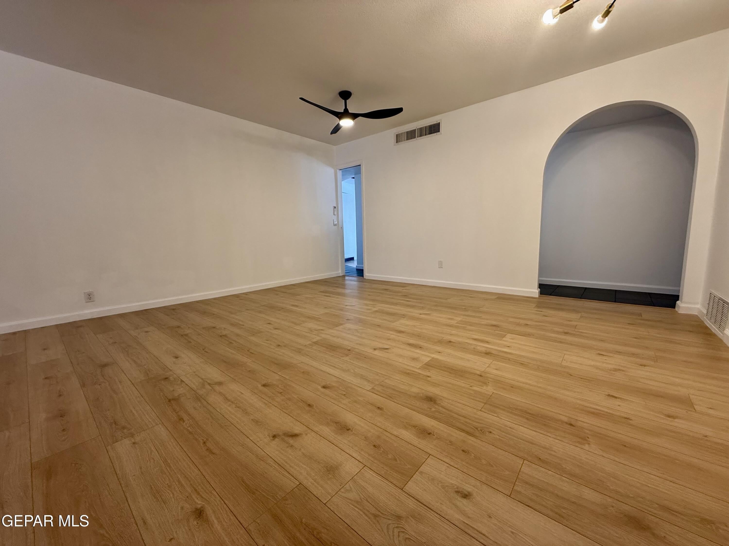 1649 Lomaland Drive – photo 4