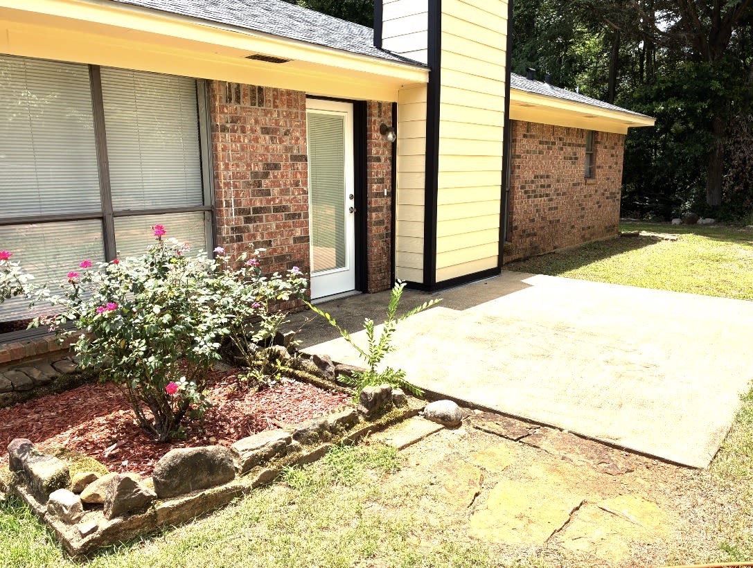 603 Stonewood Rd. – photo 3