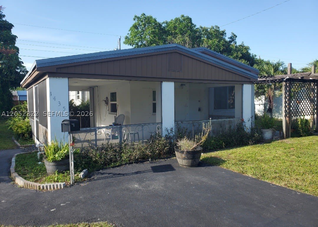 1435 NE 179th St – photo 2