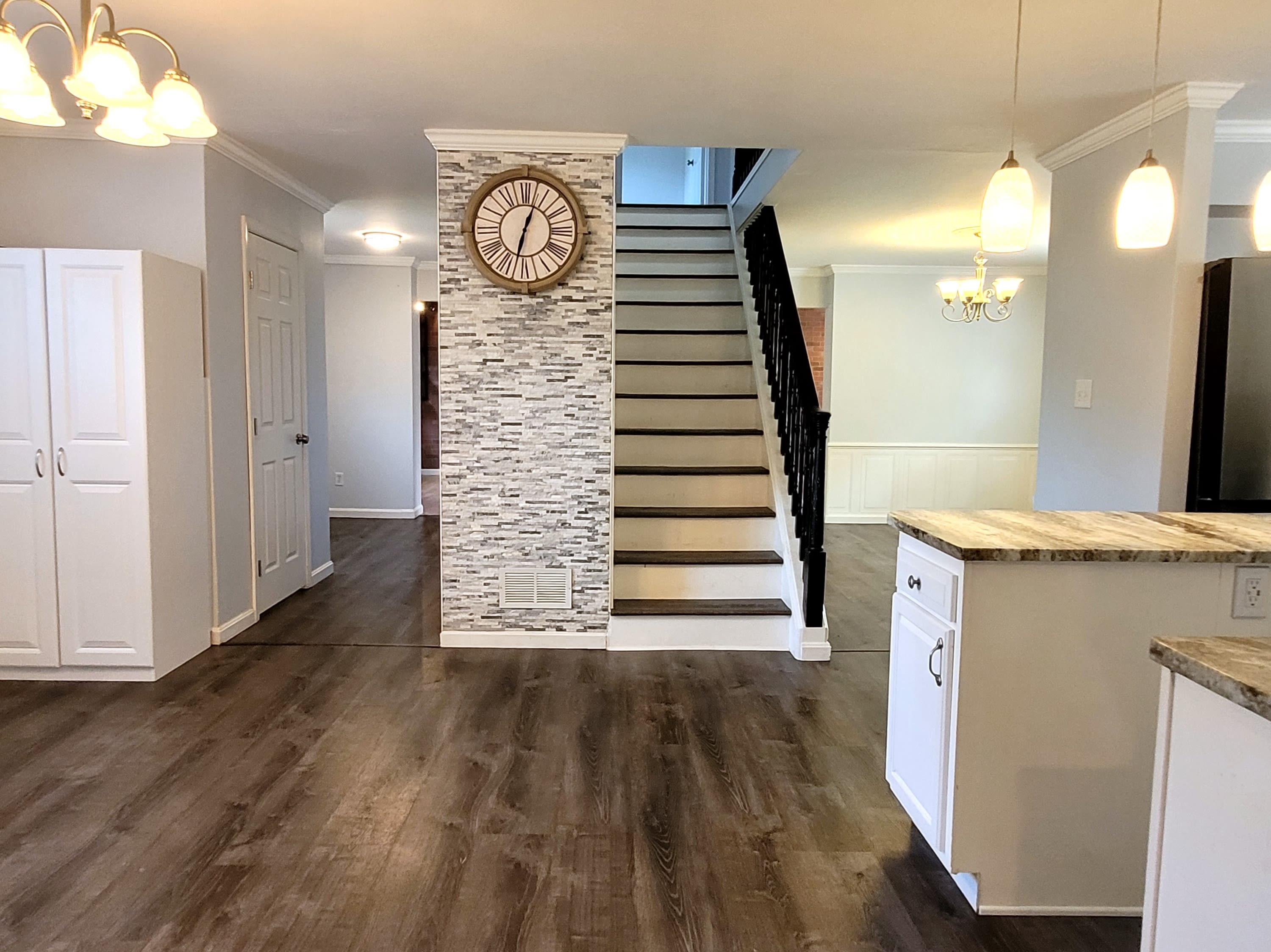 6 Tudor Ct. – photo 3