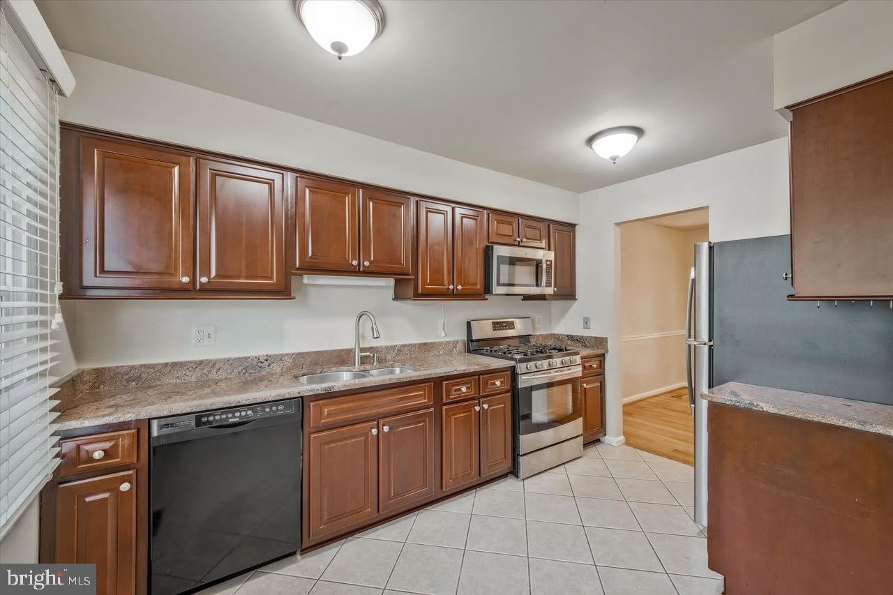7177 LAKE COVE DR – photo 2
