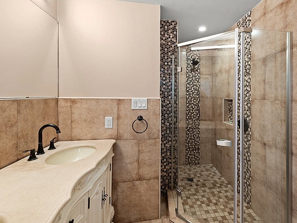 4505 Laplace Street – photo 4