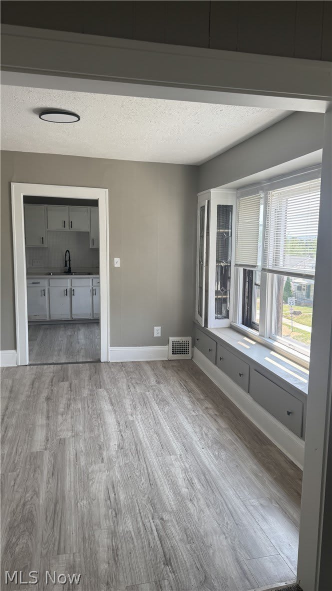 8502 Grand Division Avenue – photo 4