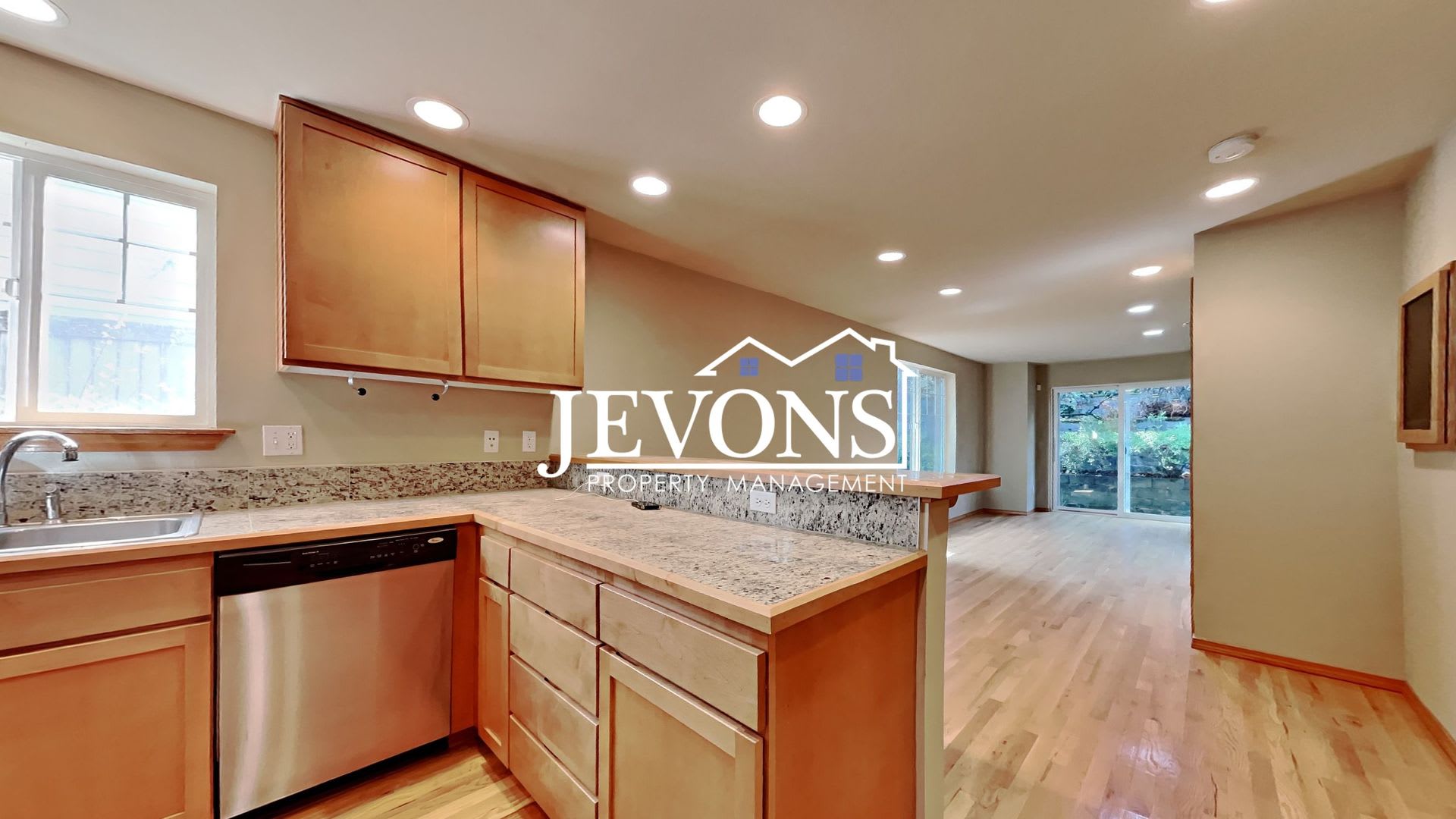 Charming two-story condo with two master suites – photo 5