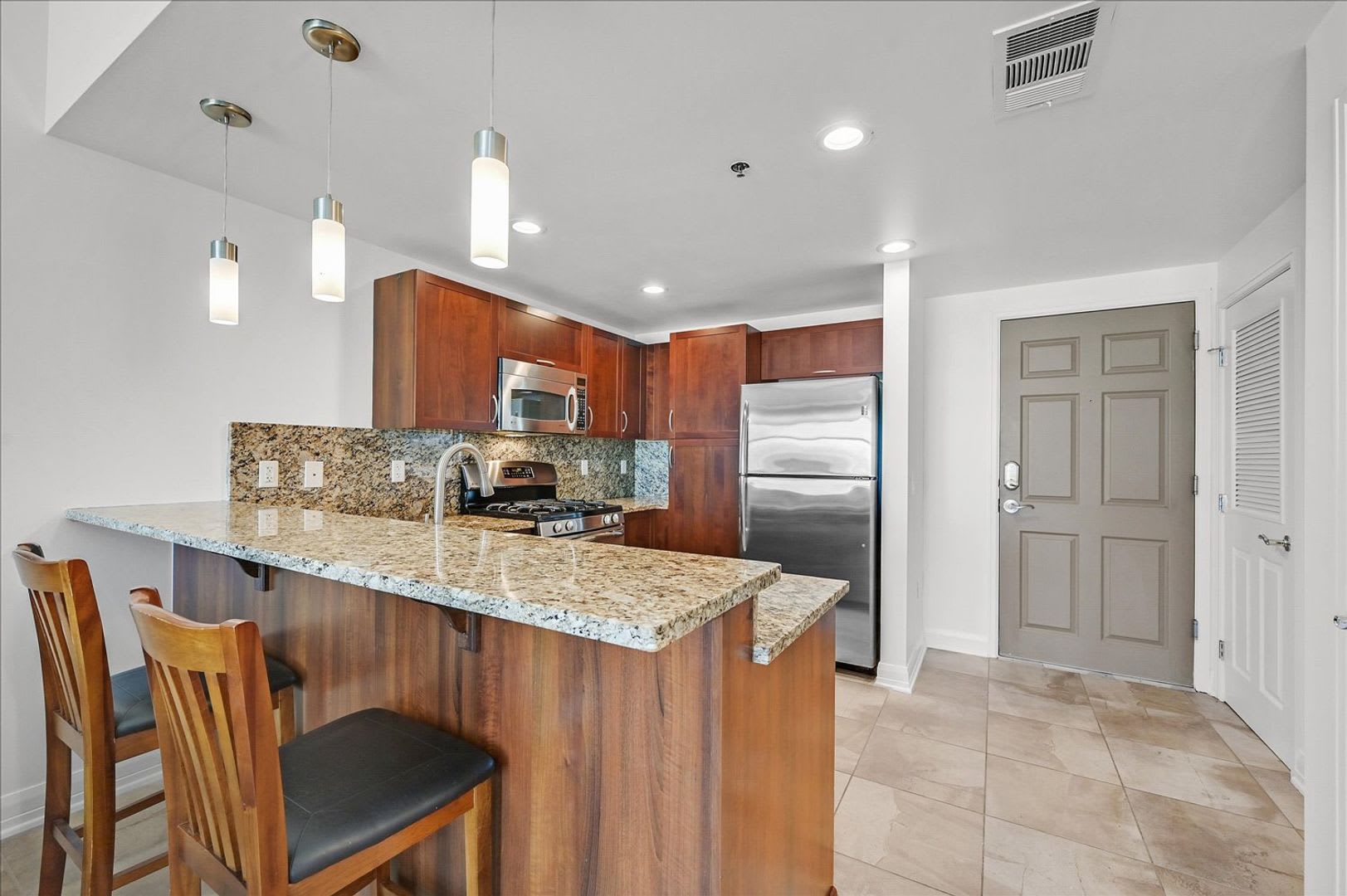 Luxury High-Rise Condo on Downtown Fremont Street! – photo 3