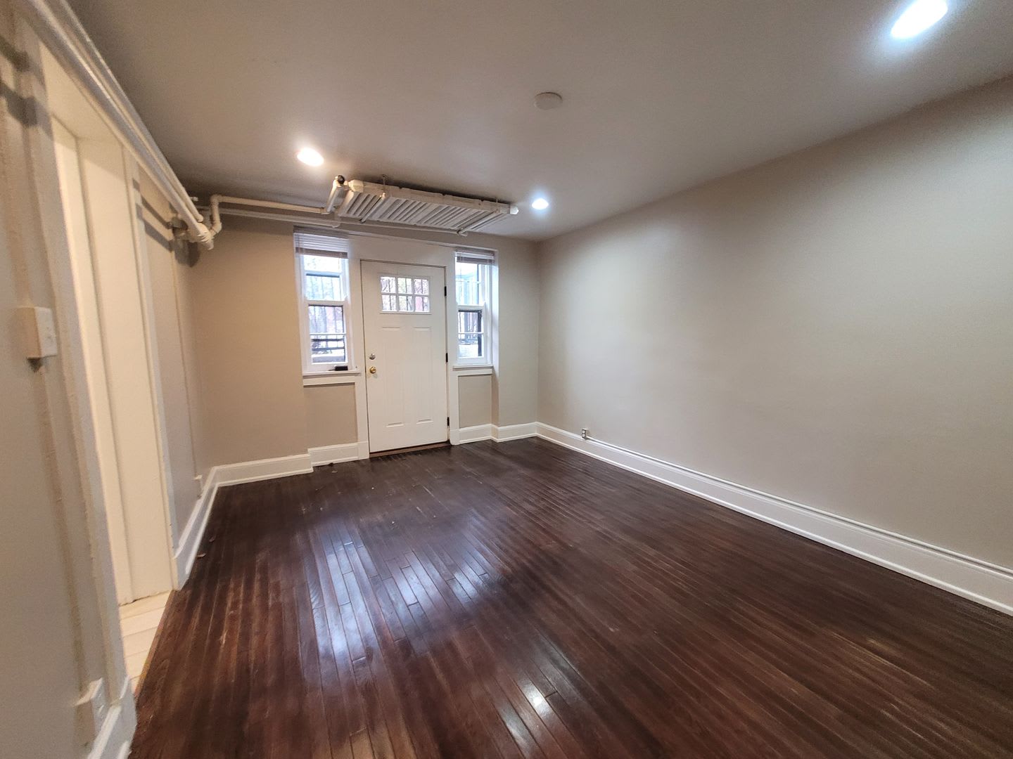 One bedroom apartment home in the Sherman Hills neighborhood! – photo 2