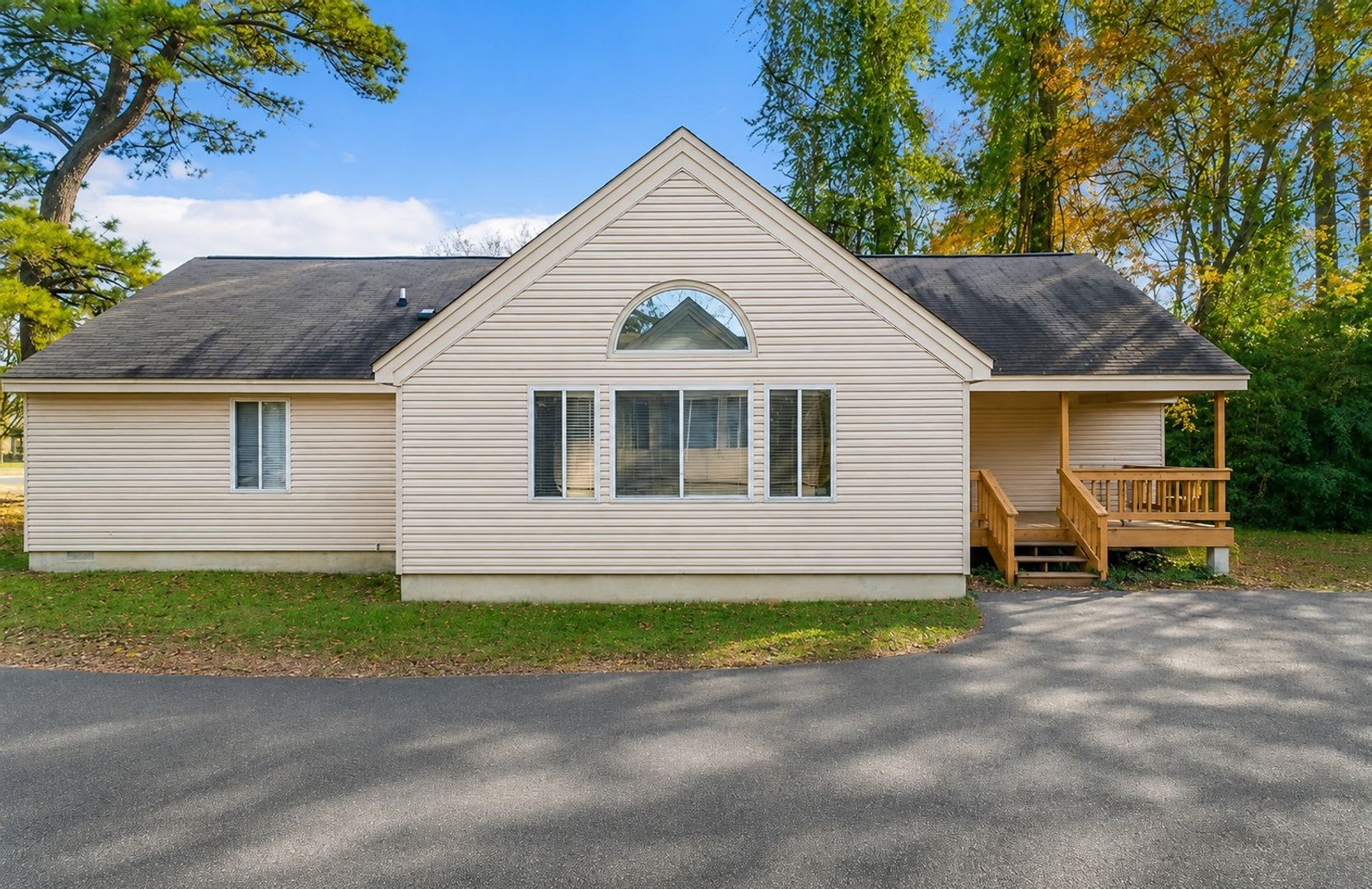 3 bedroom/ 3 bathroom- Mimosa Lane- W&M Law School – photo 1