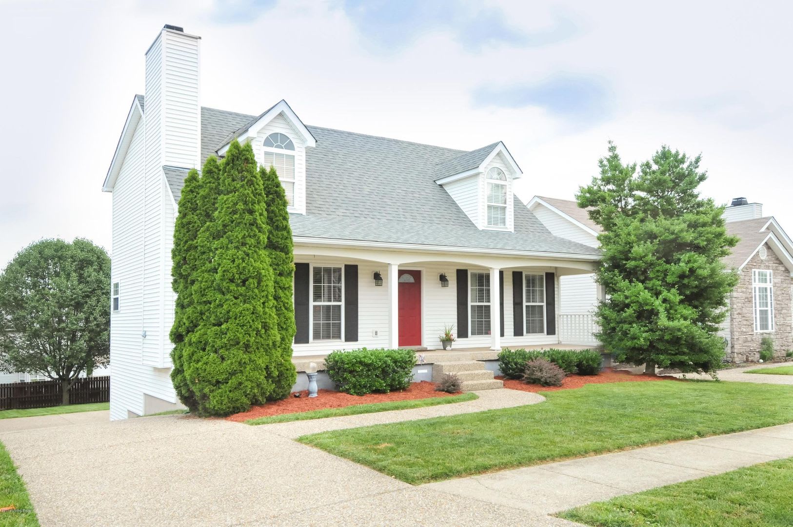 1.5 story, 3 bedroom Silver Creek home with walk-out basement and 2-car garage – photo 2