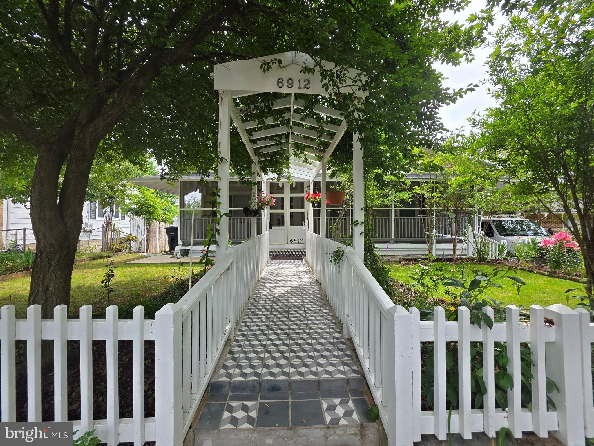 6912 Furness Avenue – photo 1