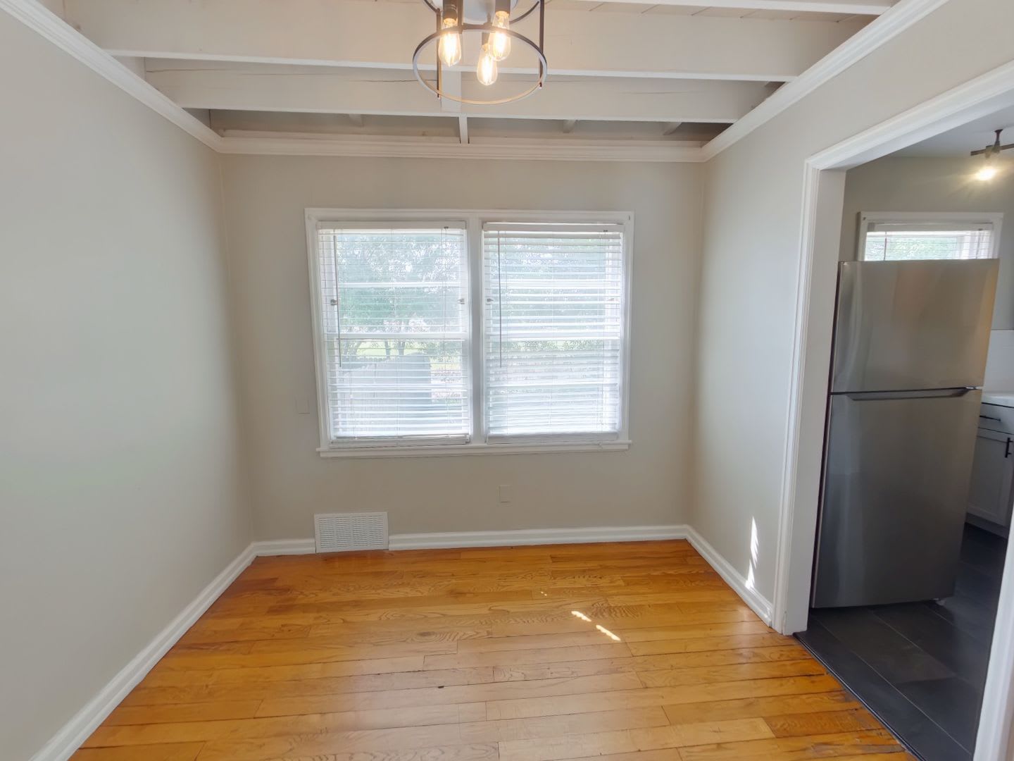 449 Harding St – photo 4