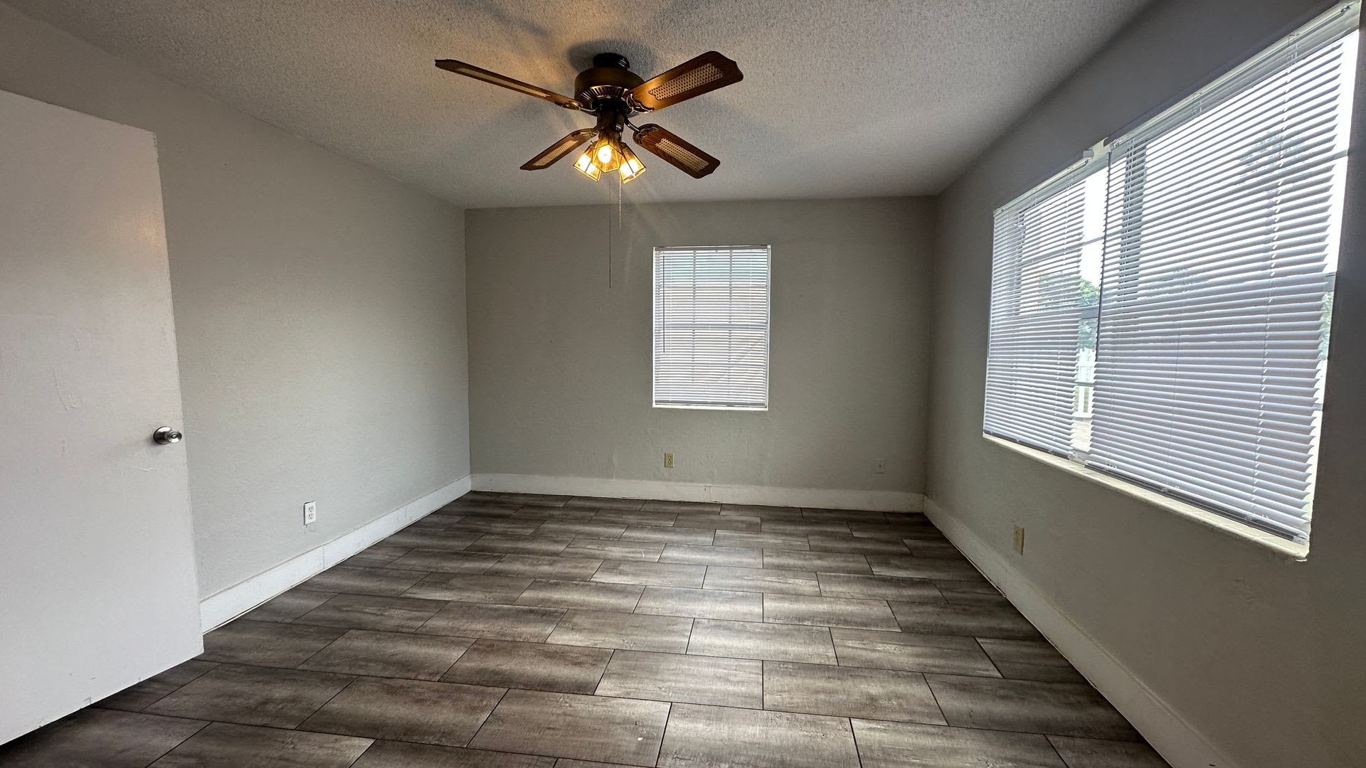 Spacious 3 Bed, 2 Bath Just Minutes from the Beach – photo 4