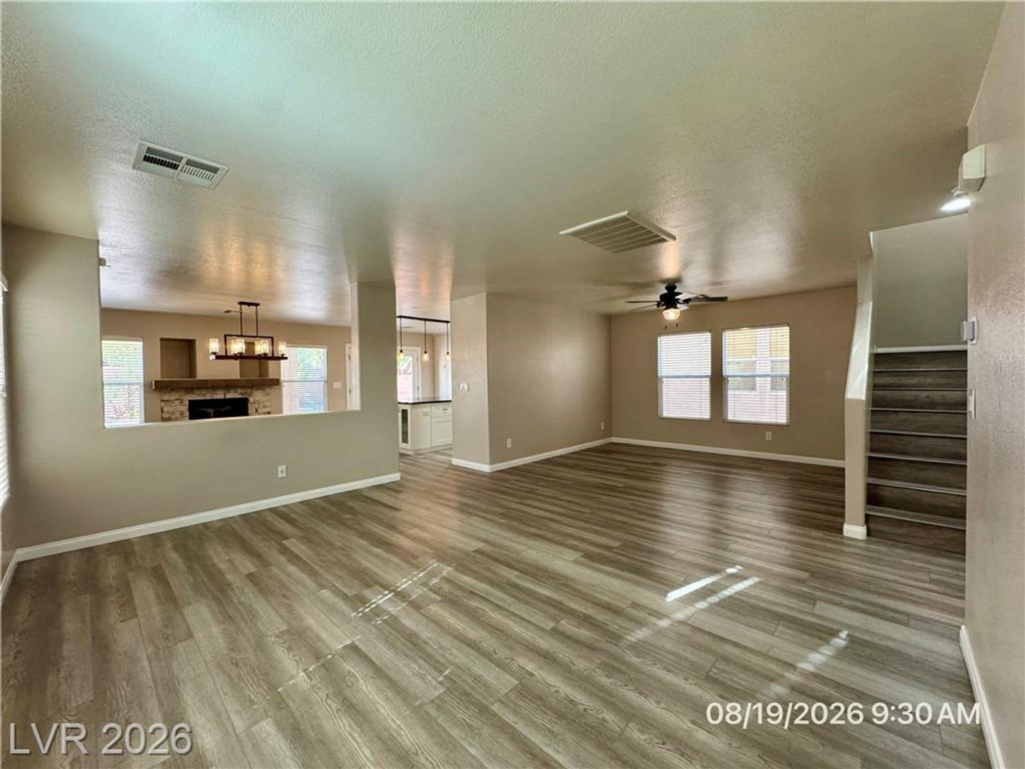 Spacious 4-Bedroom Home with Solar & Private Backyard – photo 3