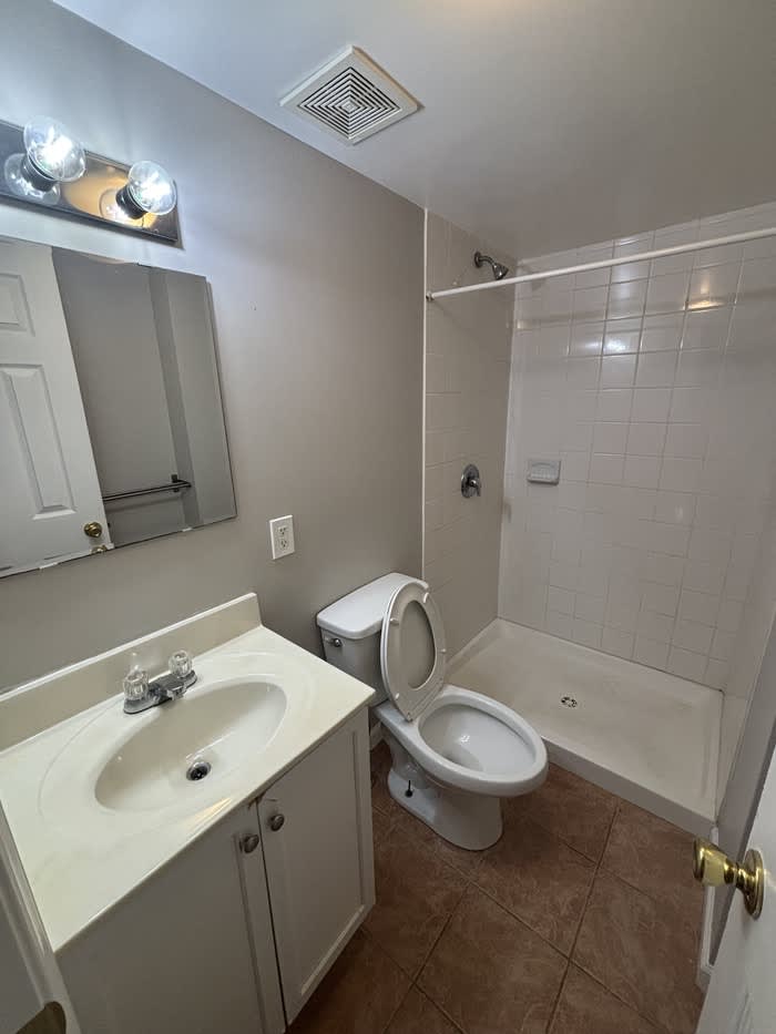 1099 Hollins Street – photo 5