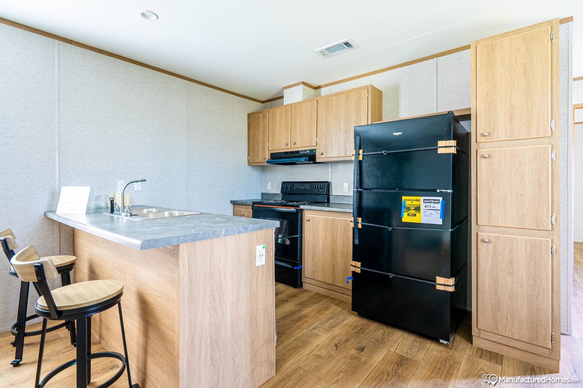 160 Forrest Ave – photo 1