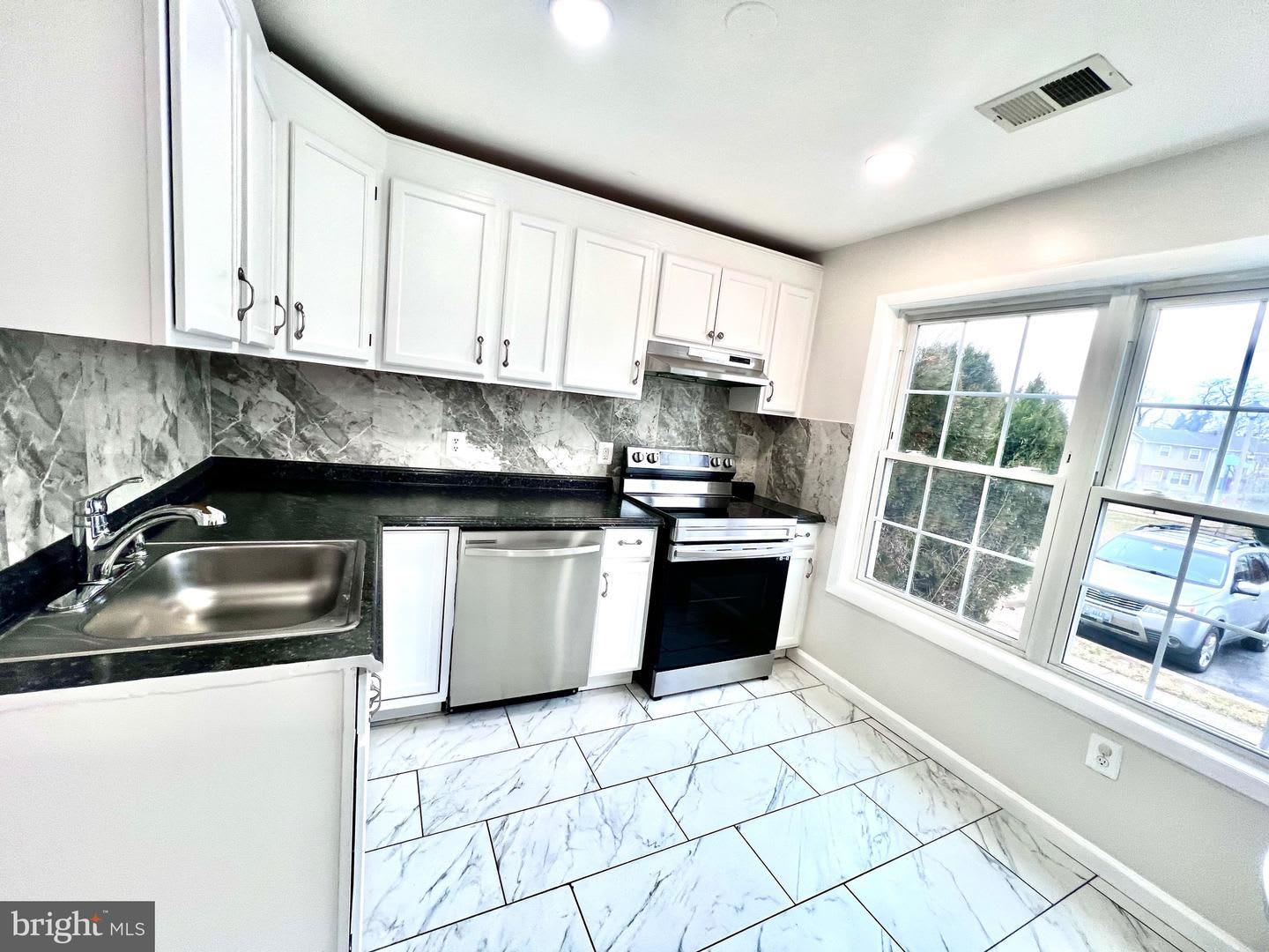 Discover Stylish Living In This Beautifully Renovated Two Level Townhome Thoughtfully Updated With Modern Finishes And Exceptional Attention To Detail – photo 5