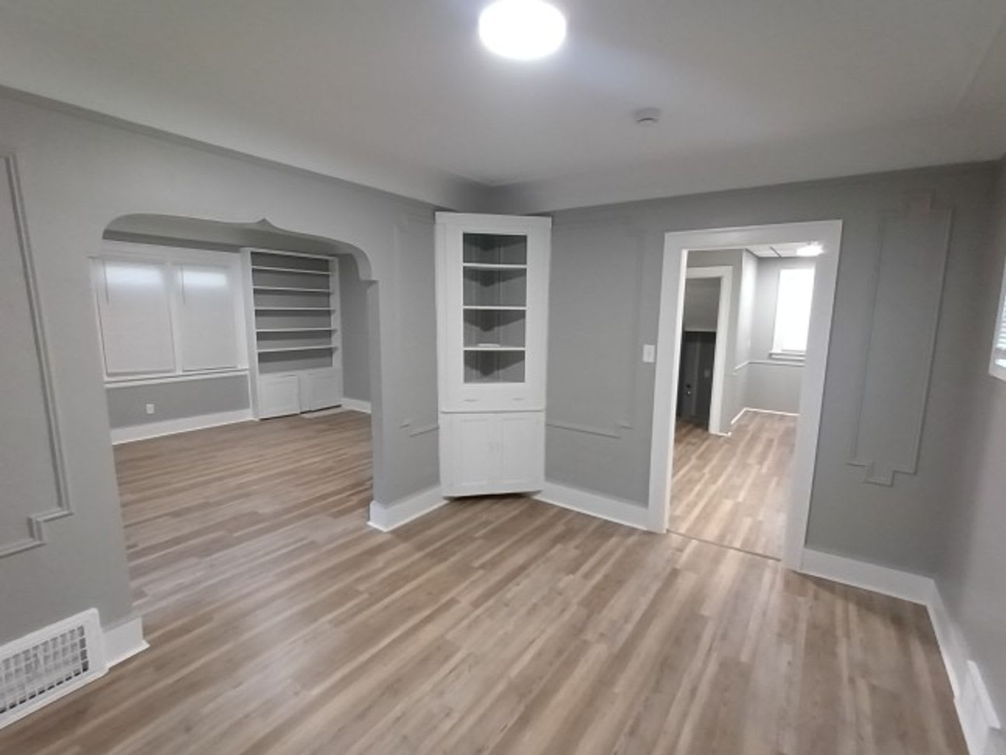 Charming 3 bedroom/1.5 bath Brick Home – photo 5