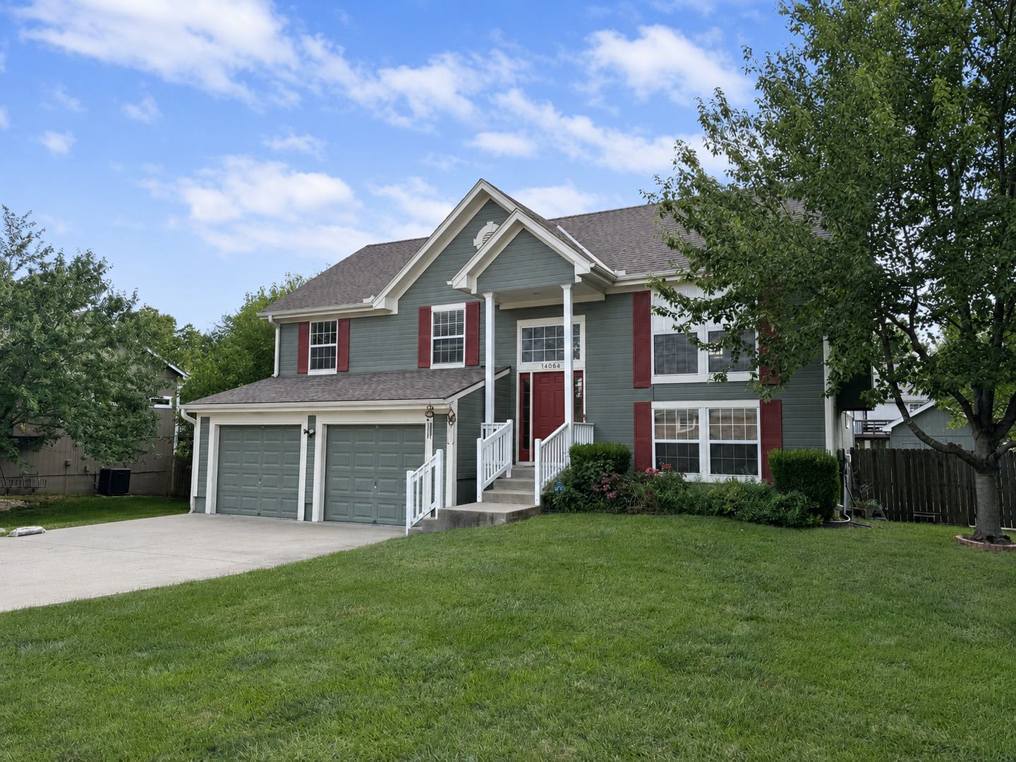 Newer 2005-Built 4 Bed Home – photo 2