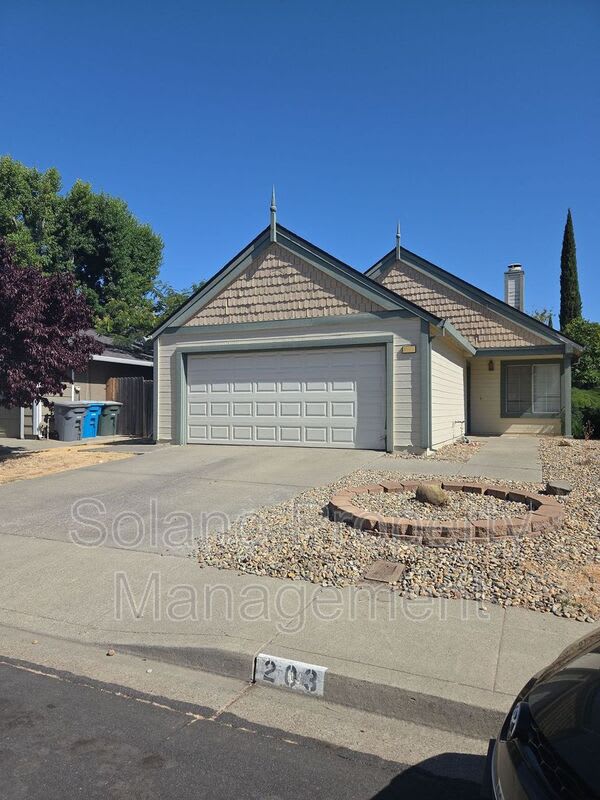 203 Catalpa Ln. – photo 2