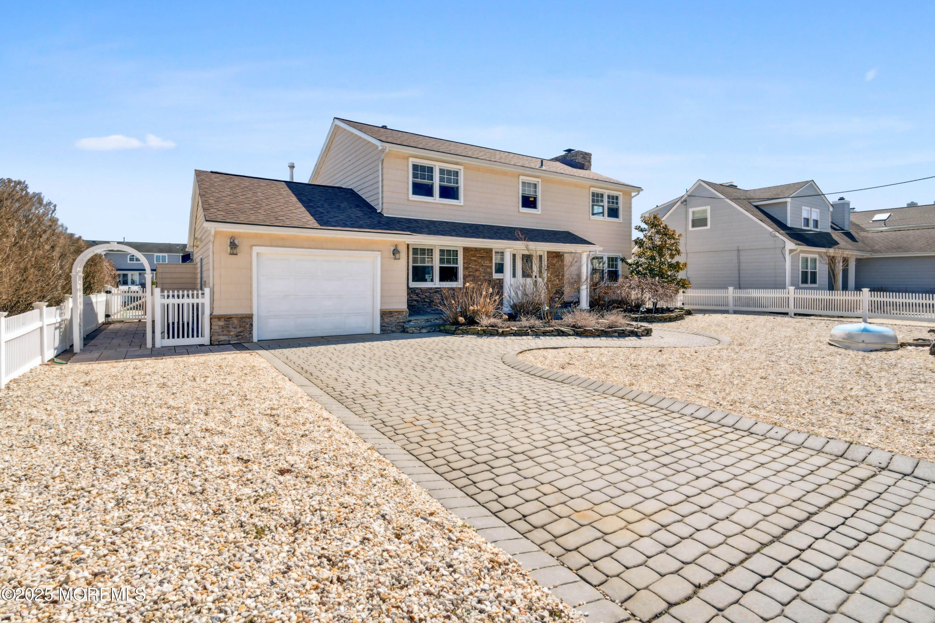 242 Curtis Point Drive – photo 3