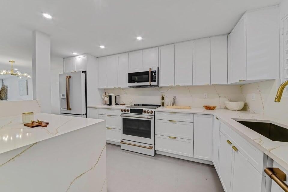 765 Jeffery Street – photo 2