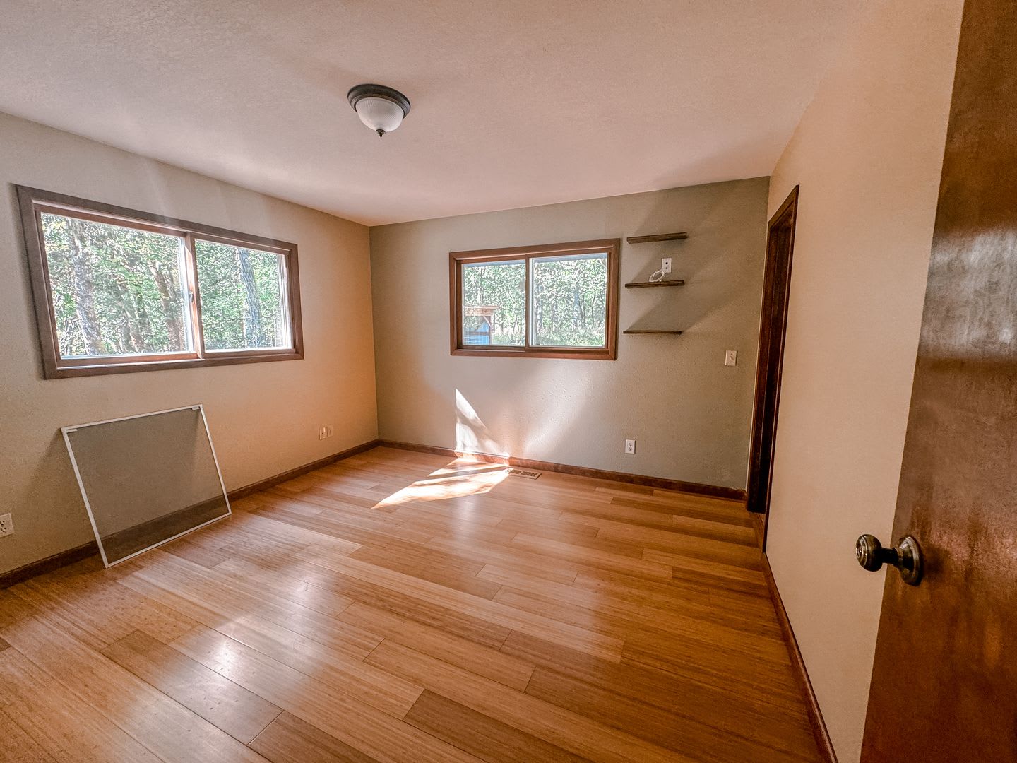 Peaceful Country Living on Over 3 Acres in South Eugene! – photo 4