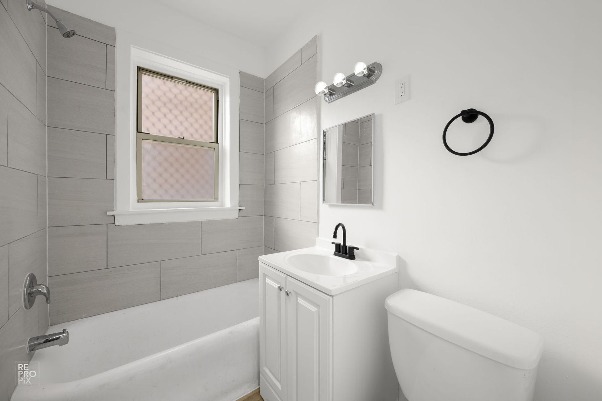 8051 S Ingleside – photo 2