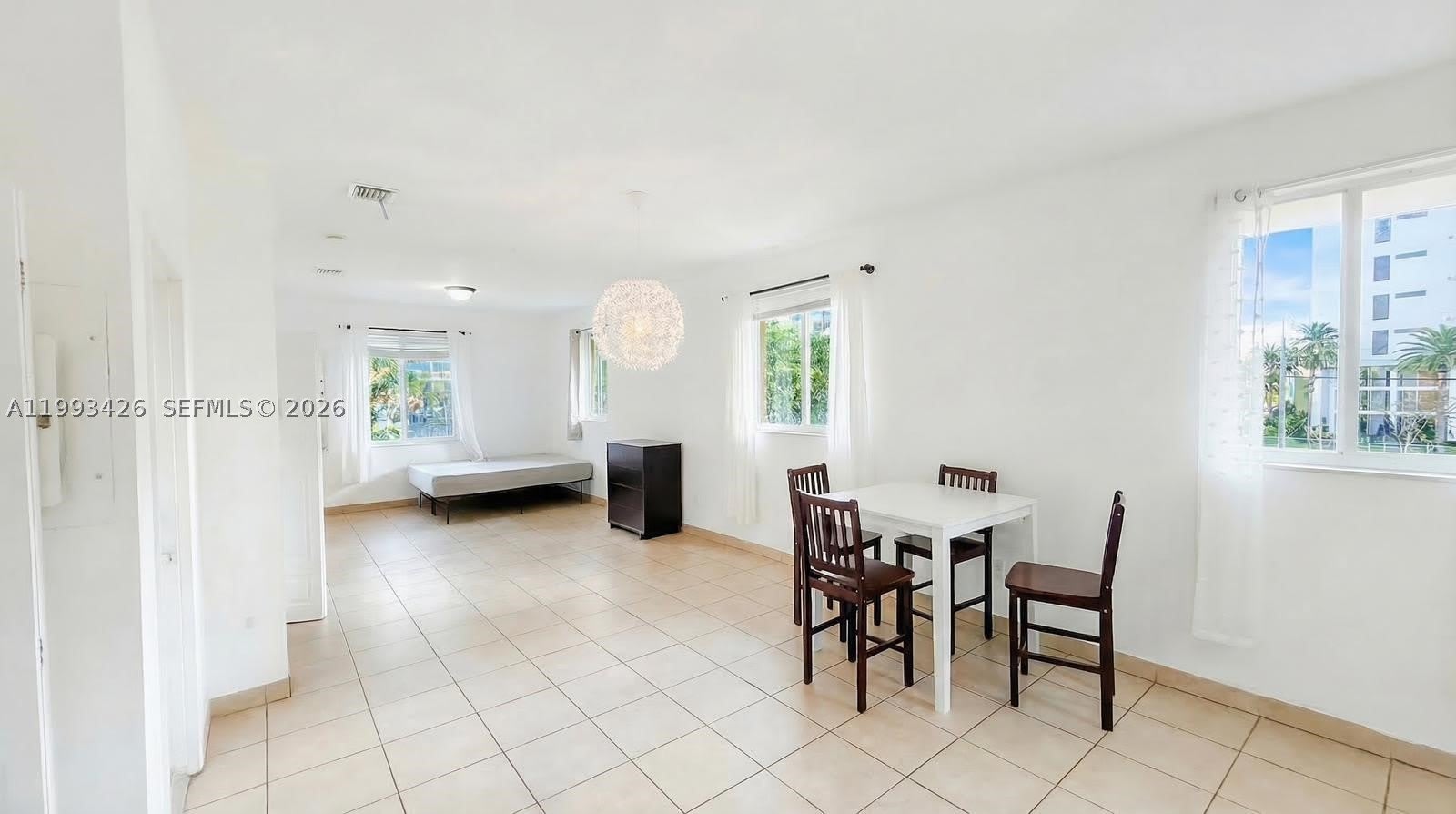 404 NE 27th St – photo 1
