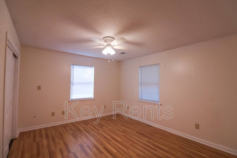 4679 Bradley Dr. – photo 5