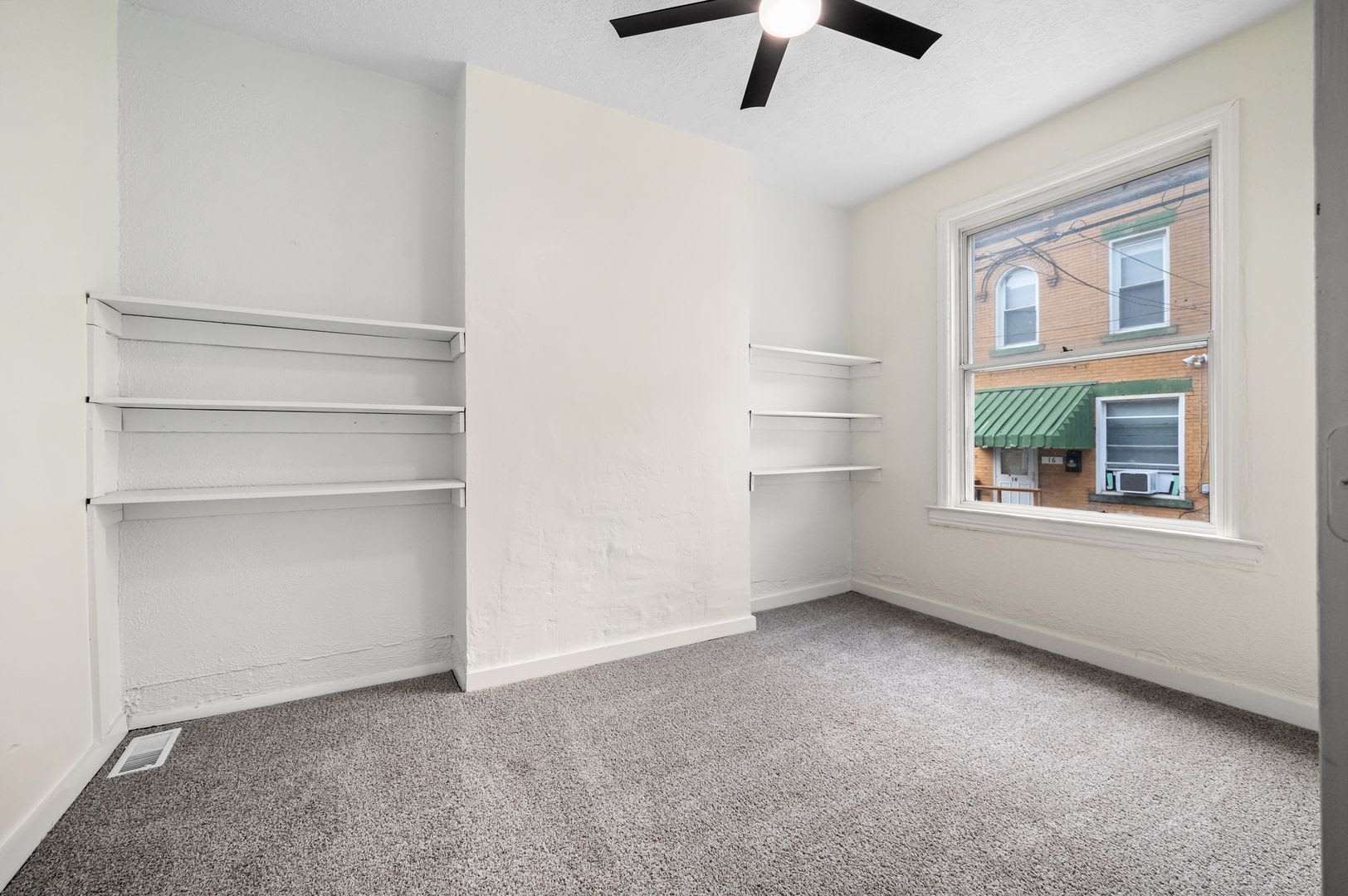 3 bed 1 bath – photo 2
