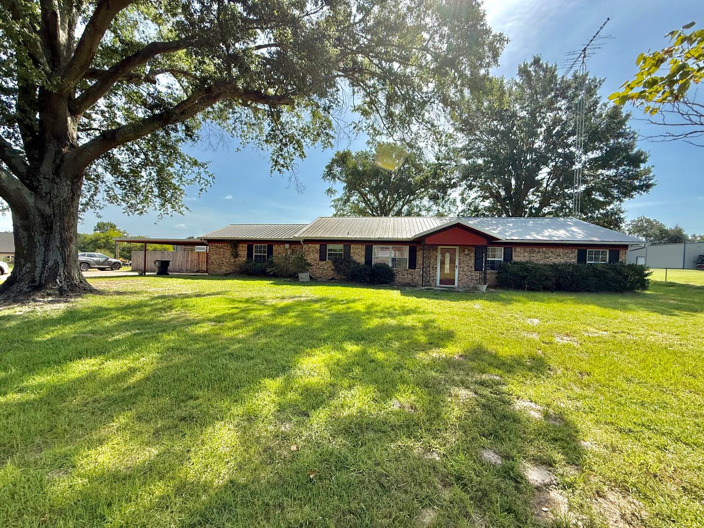 Spacious, Updated 3-bed/2-bath! – photo 1