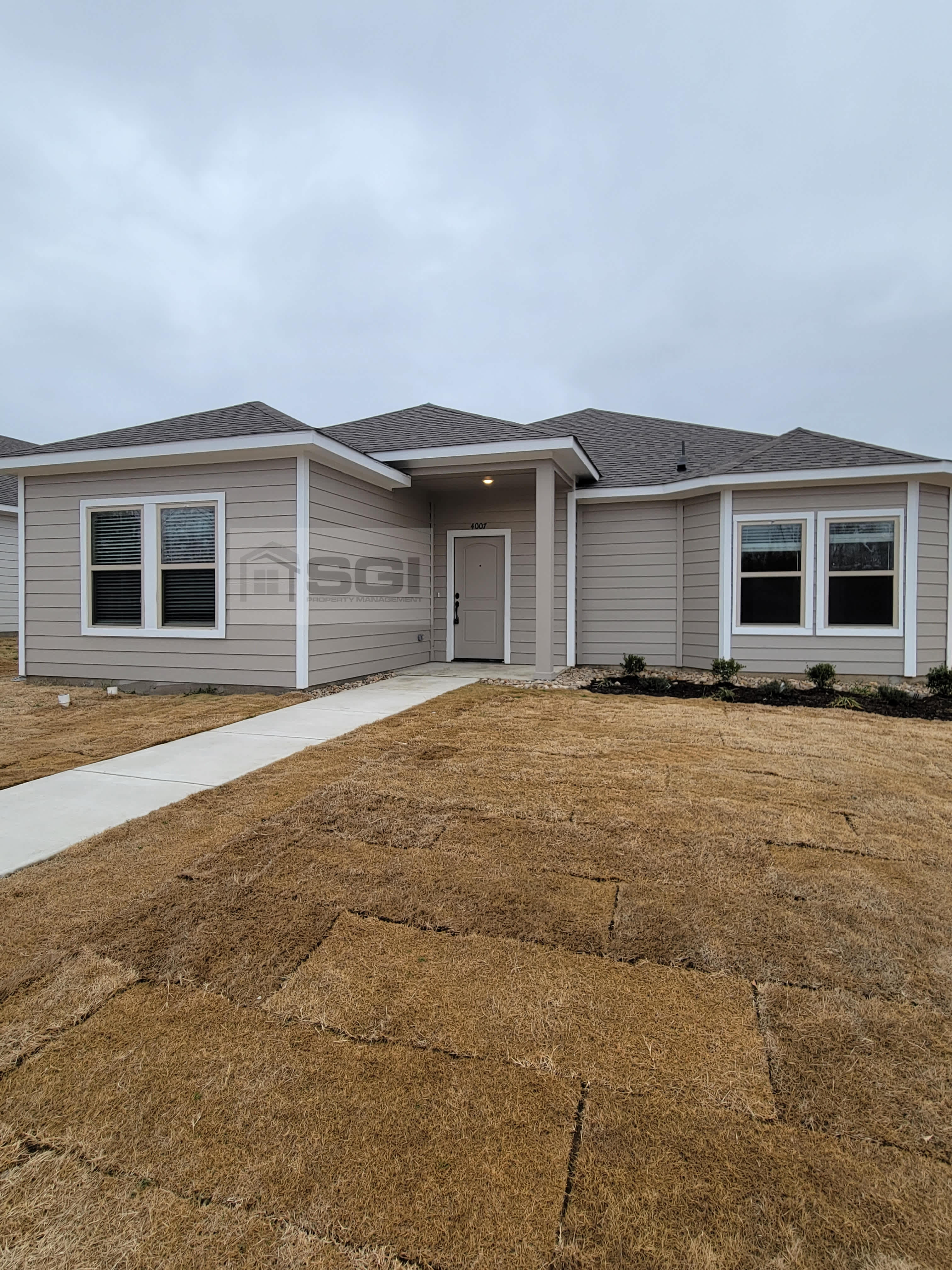 4007 Wellington St – photo 2