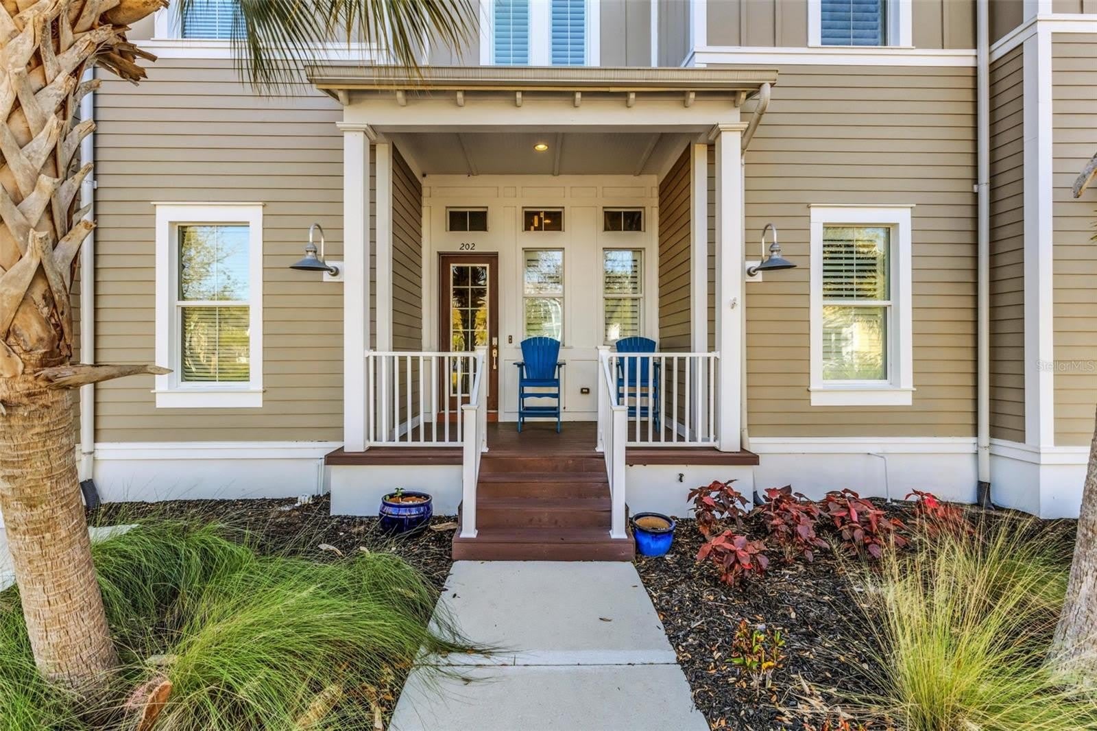 289 SAPPHIRE LAKE Drive – photo 2
