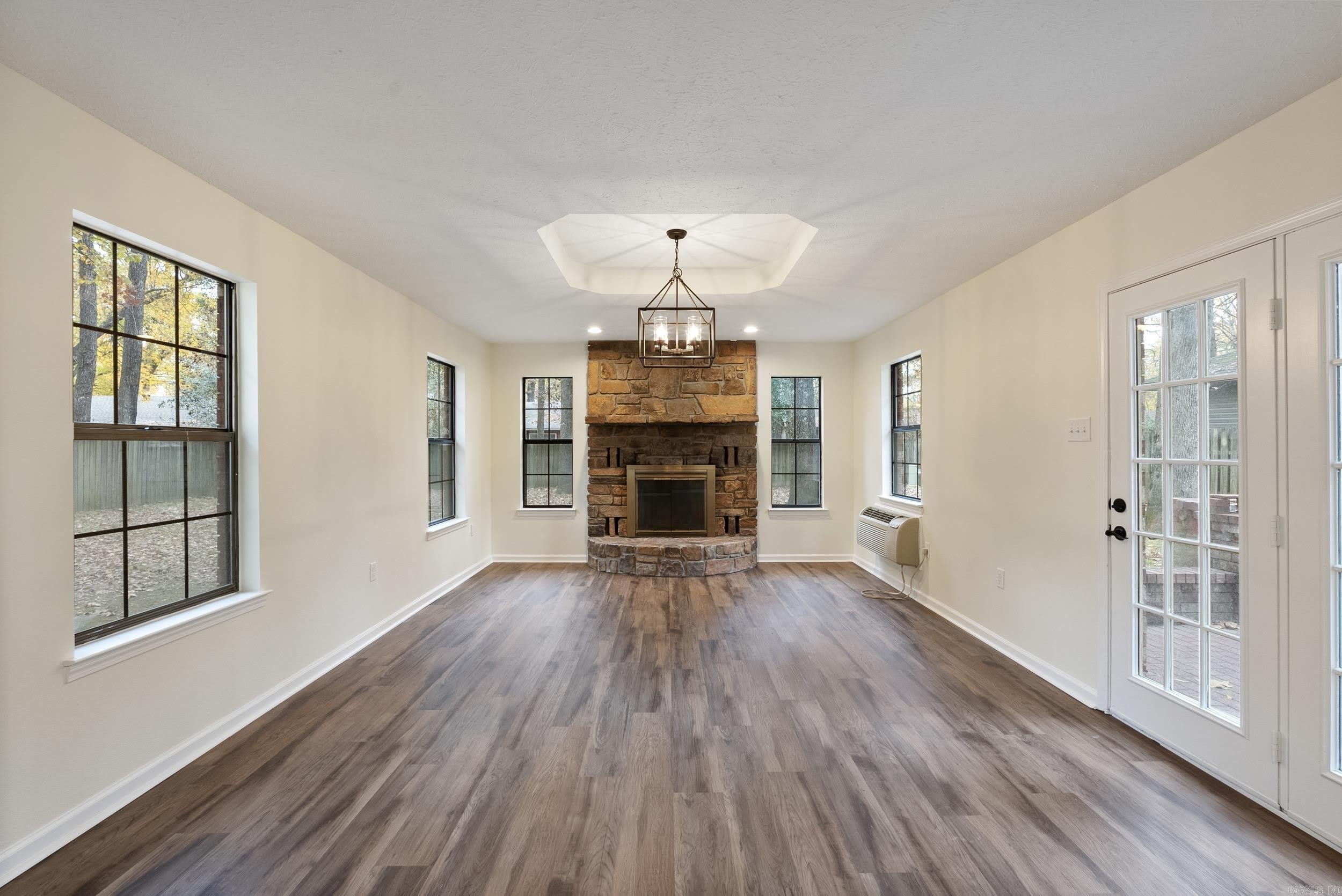 10 Woodbridge Drive – photo 3